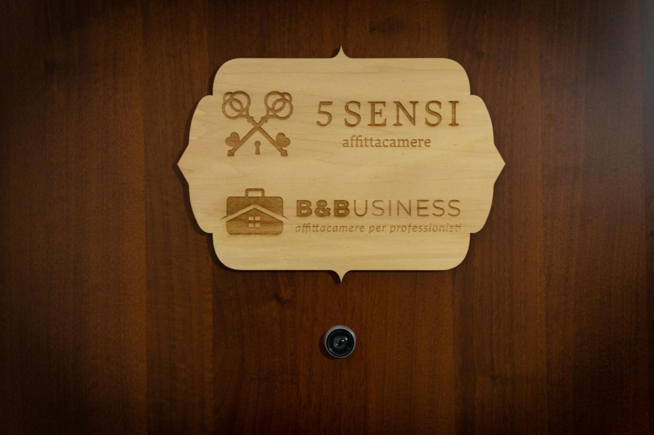 5 Sensi - Vasca Idromassaggio, Terrazzo, Fibra Ultraveloce, Parcheggio Coperto Su Richiesta Hotel Cosenza Buitenkant foto